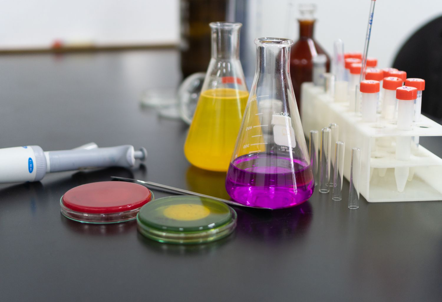 Non-Payment in Chemical Materials: View of laboratory materials for chemical testing